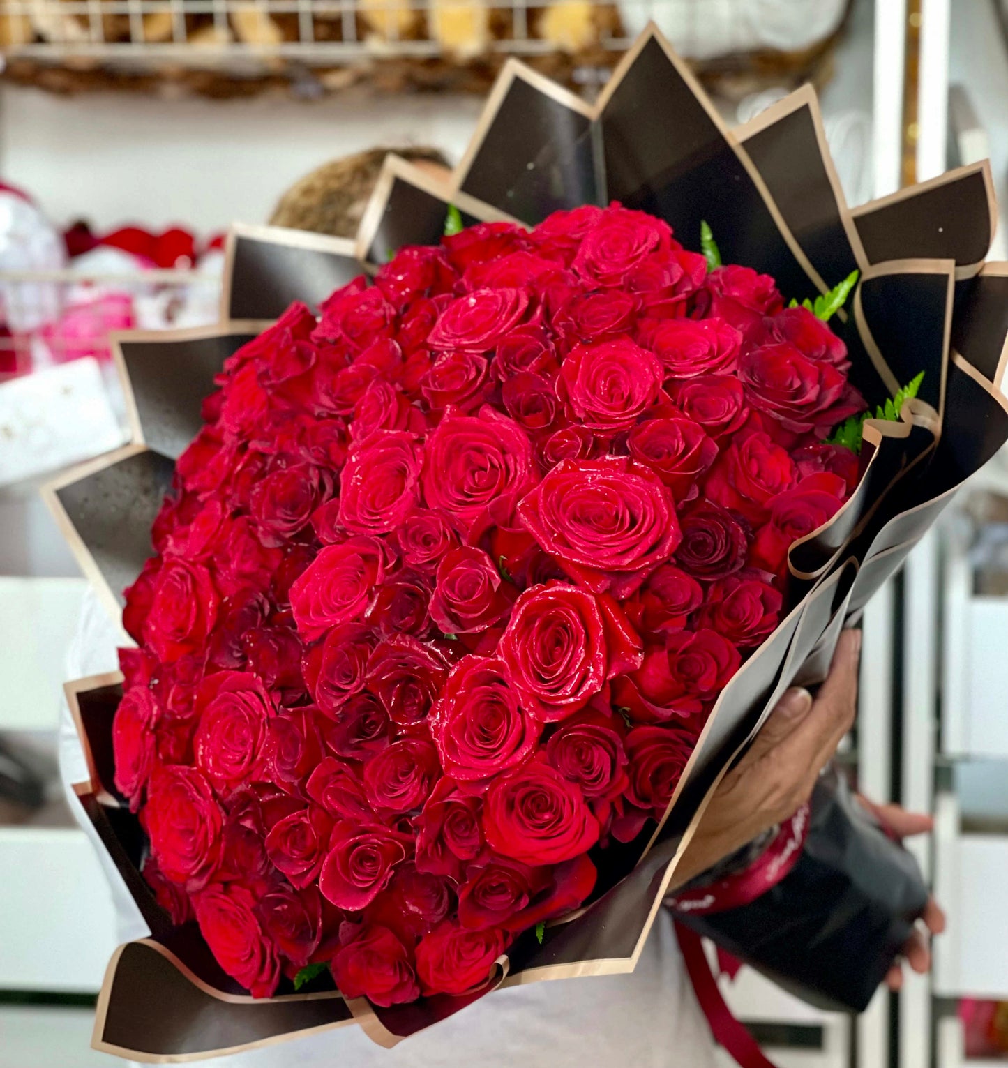 Jsuan Flowers 1 Dozen Local Red Roses | 1 pack